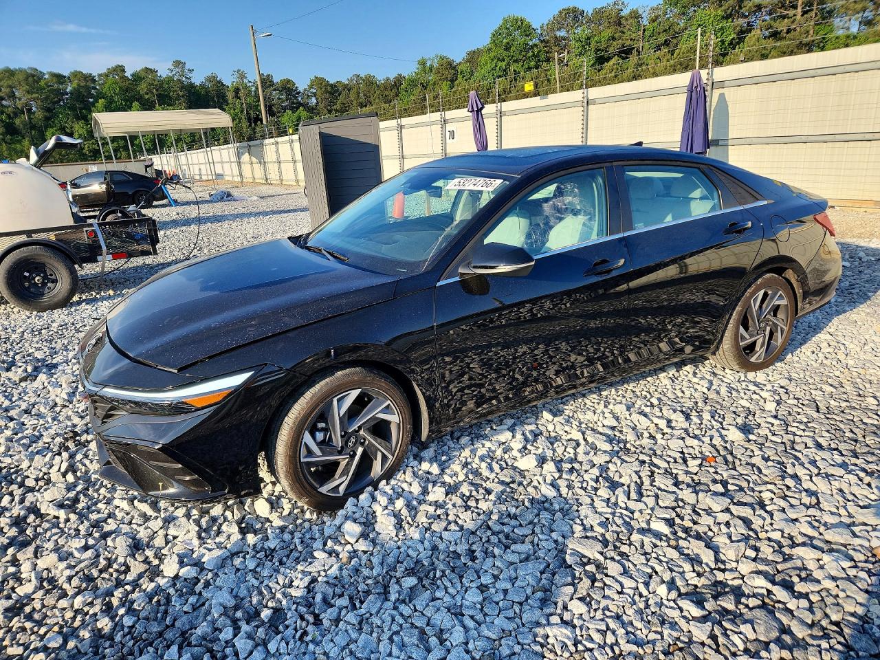 Salvage Hyundai ELANTRA Image