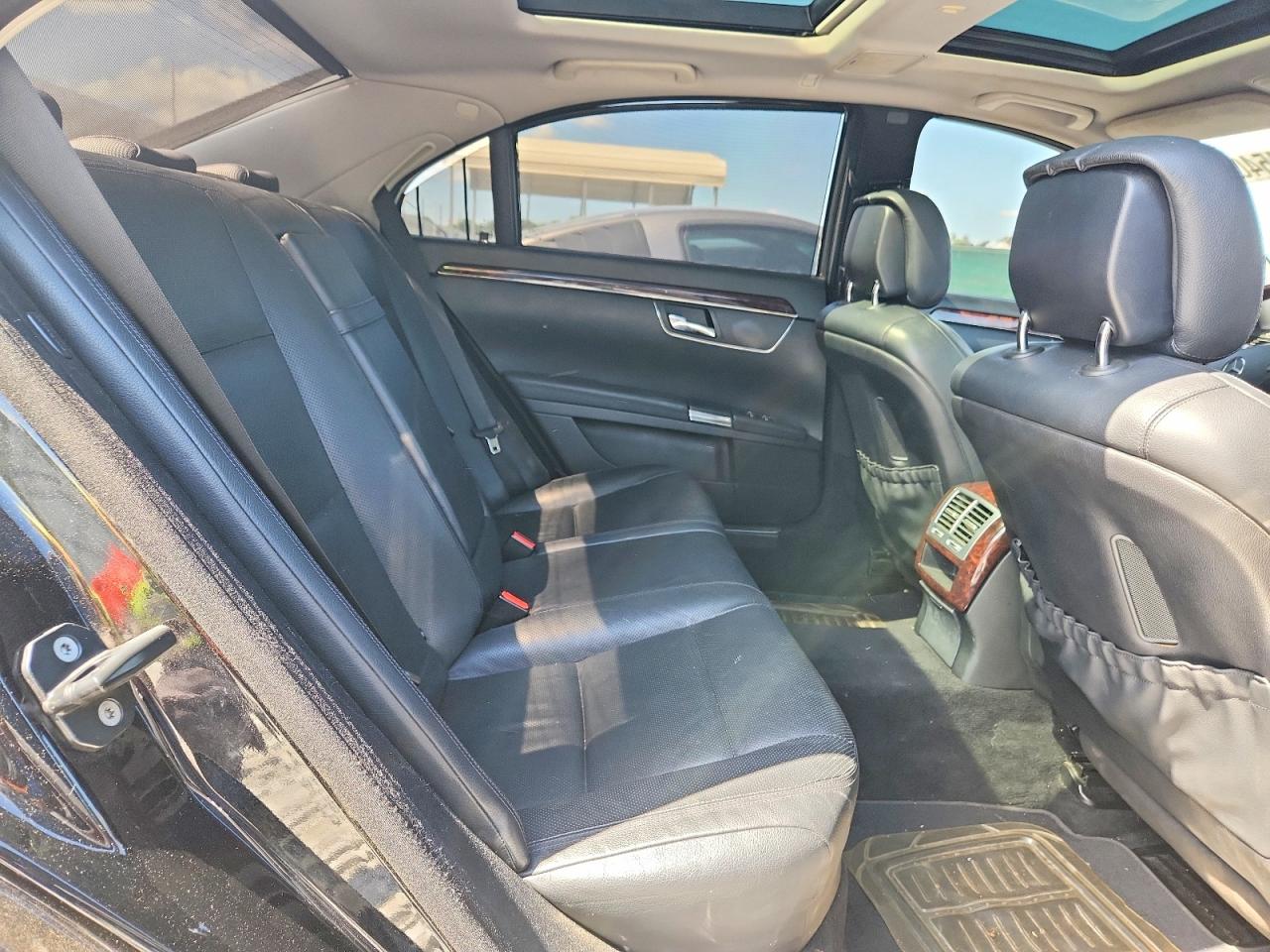 Mercedes-Benz S-Class 550