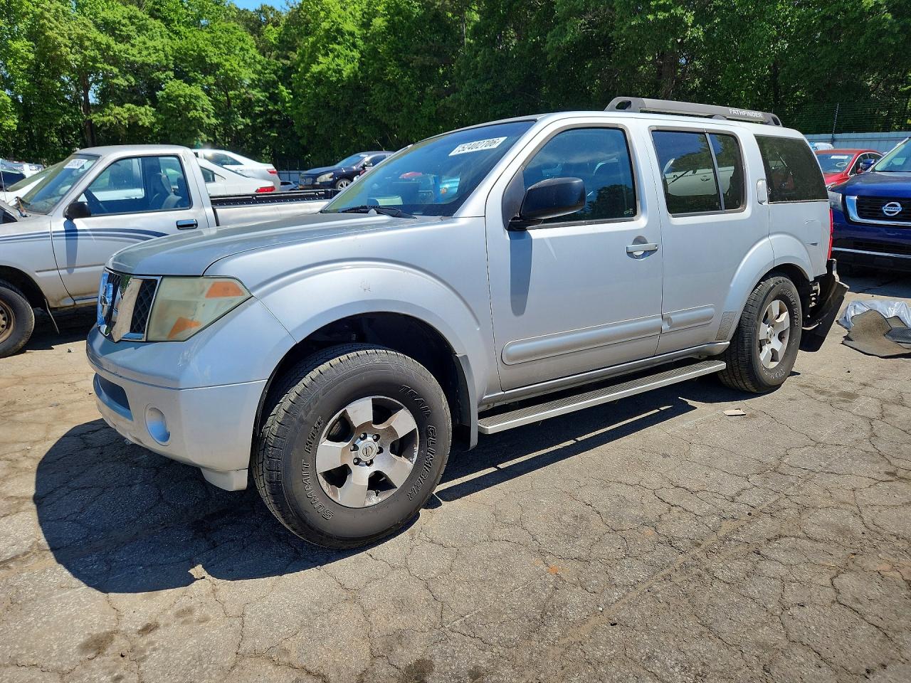 Salvage Nissan Pathfinder Image