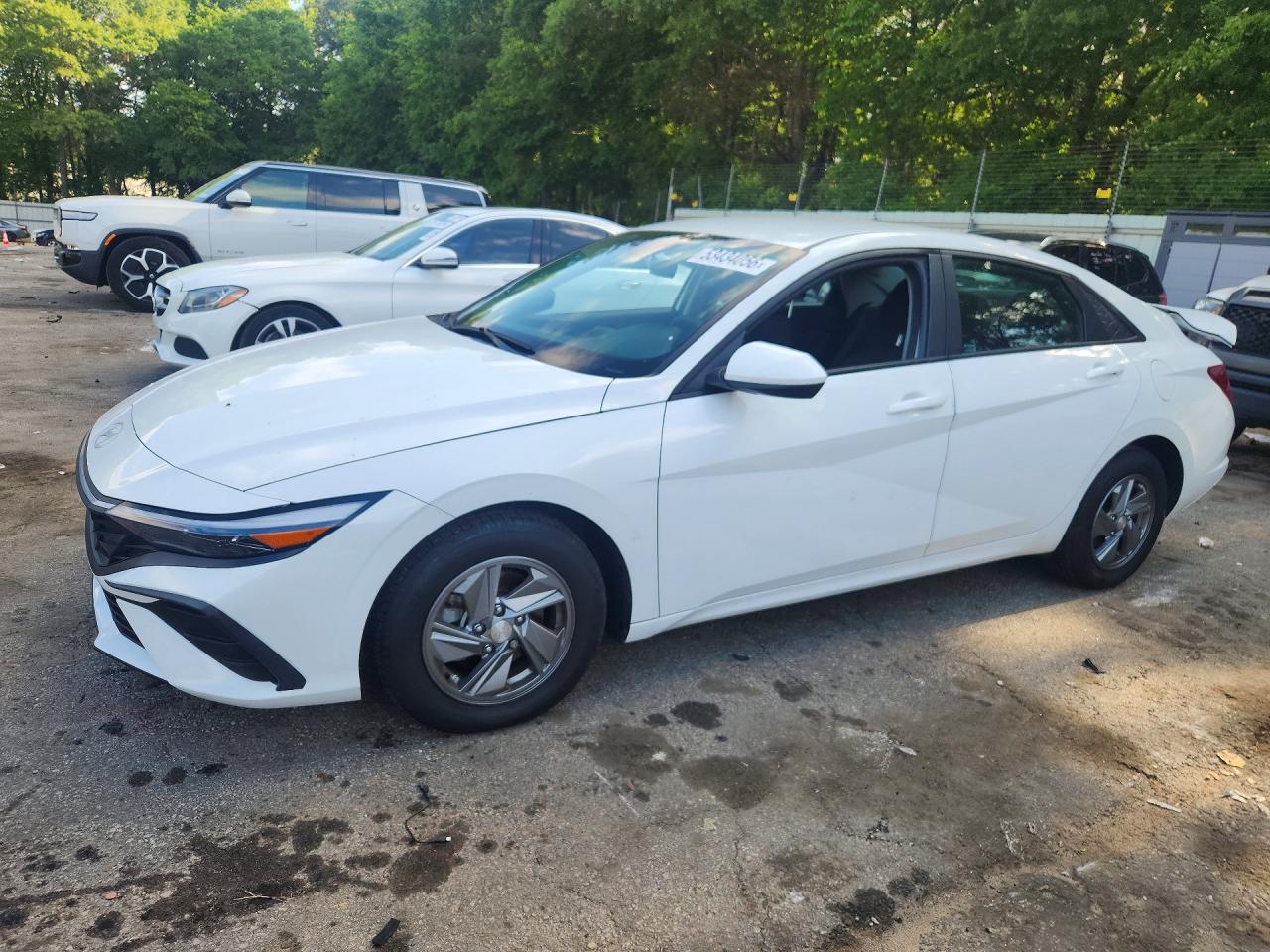 Salvage Hyundai ELANTRA Image