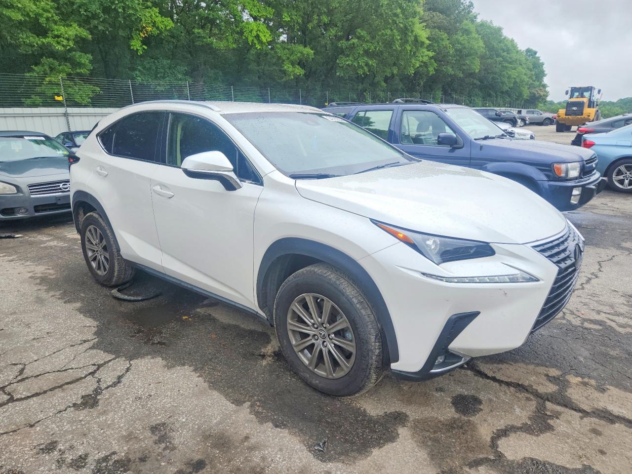 Lexus NX Base