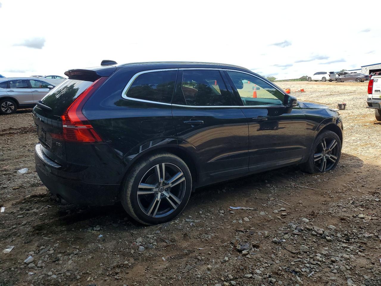 Volvo XC60 T5 Momentum