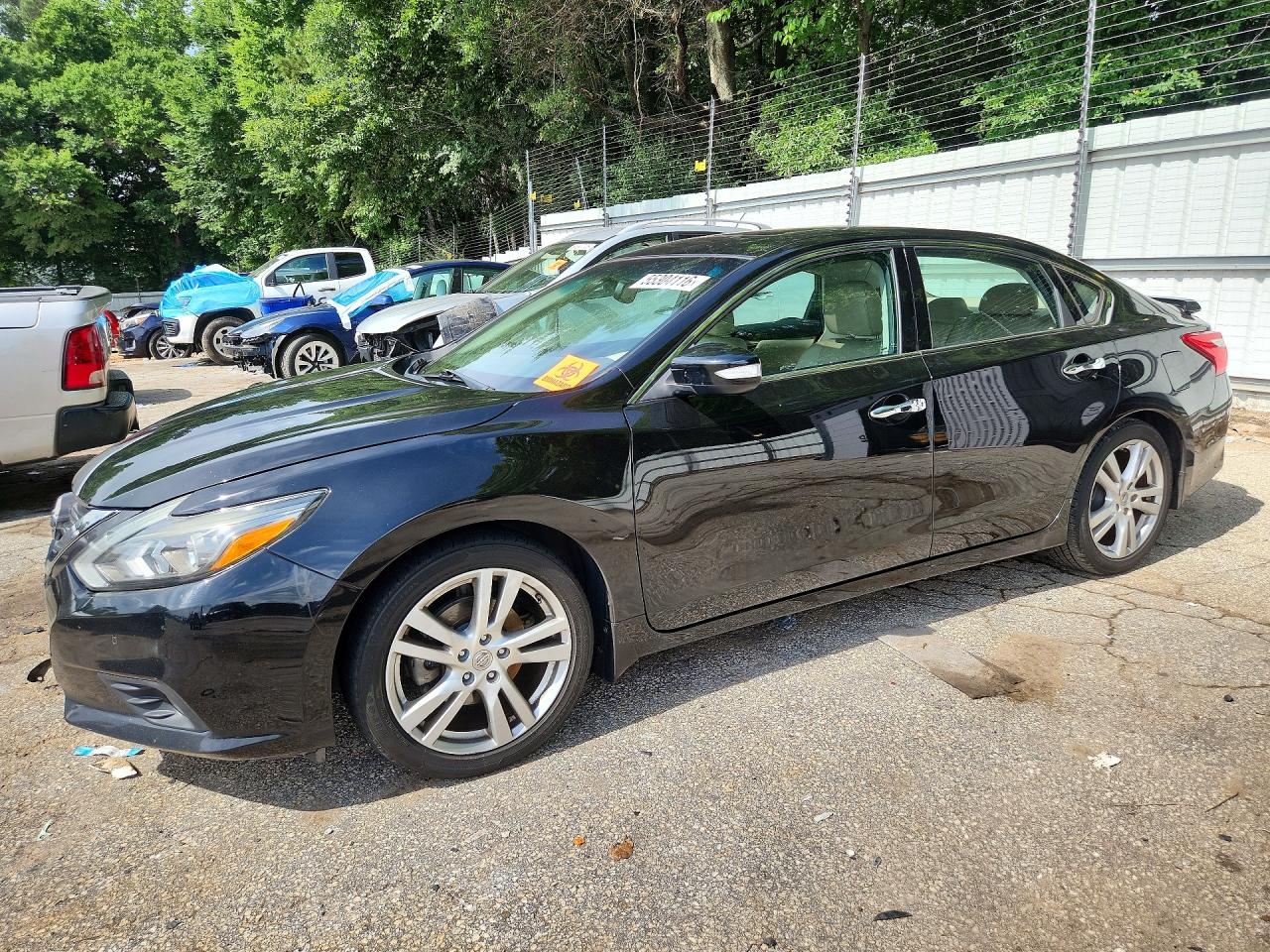 Salvage Nissan Altima Image