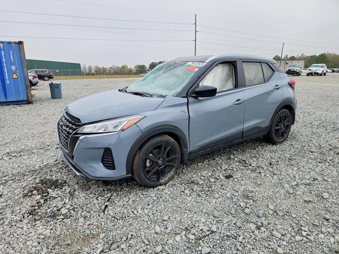 Salvage Nissan Kicks Image