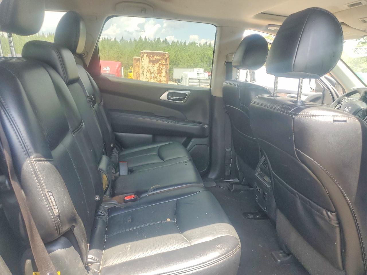 Nissan Pathfinder Platinum