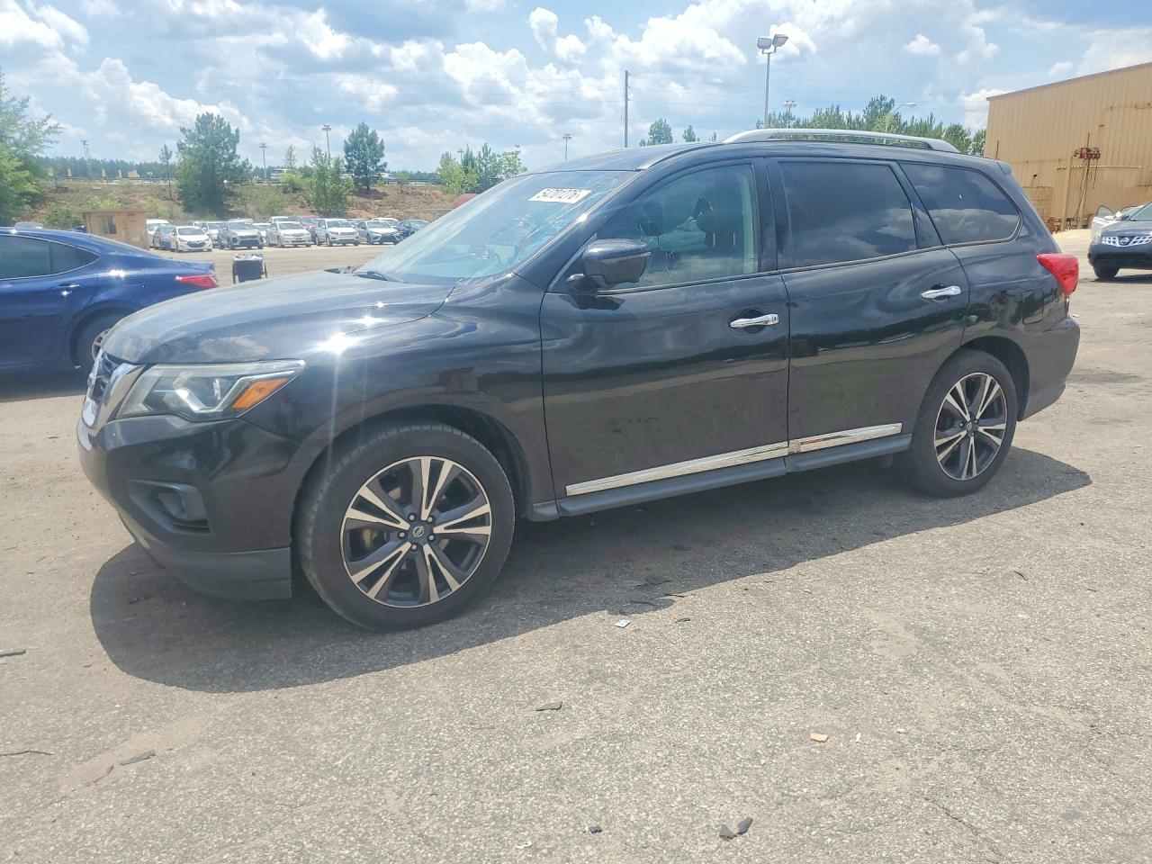 Salvage Nissan Pathfinder Image