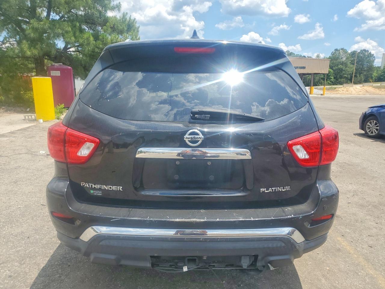 Nissan Pathfinder Platinum