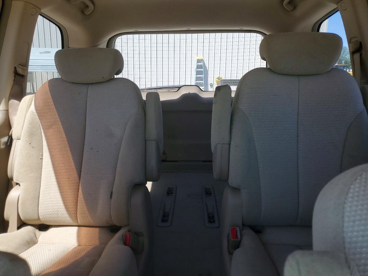 Kia Sedona Base
