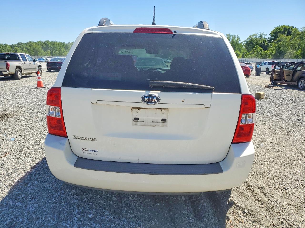Kia Sedona Base