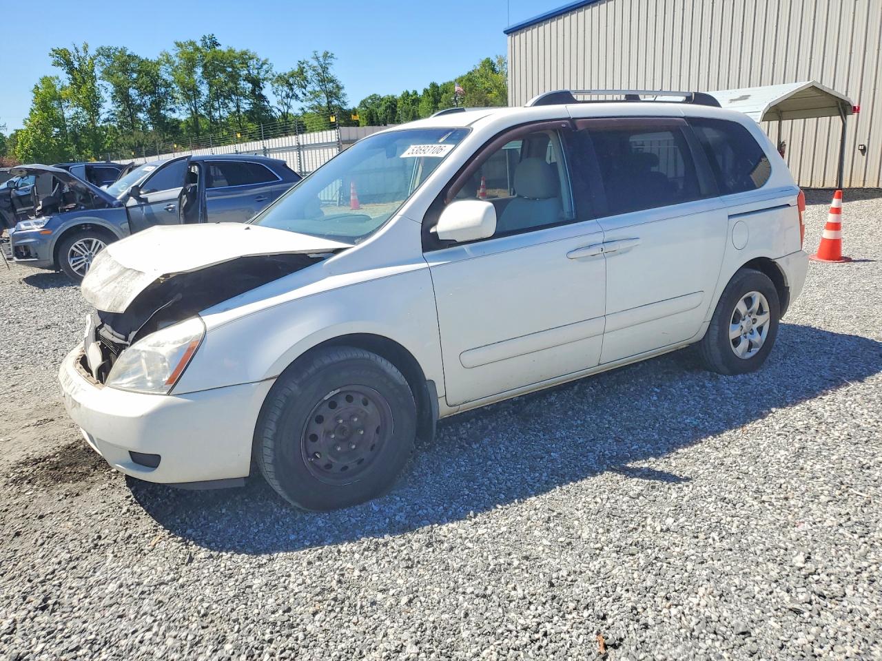 Salvage Kia Sedona Image