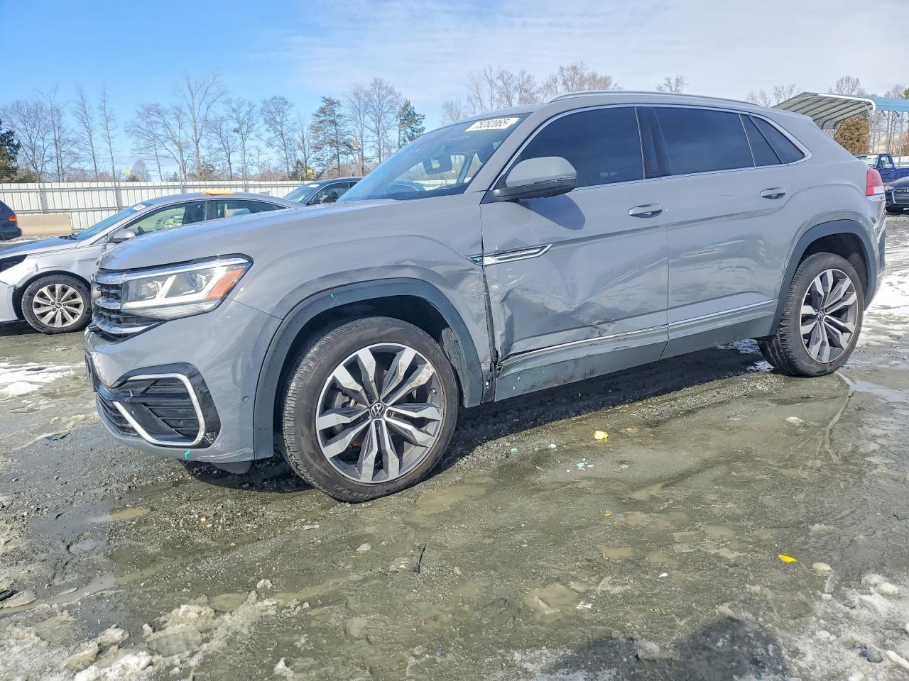 Salvage Volkswagen Atlas Image