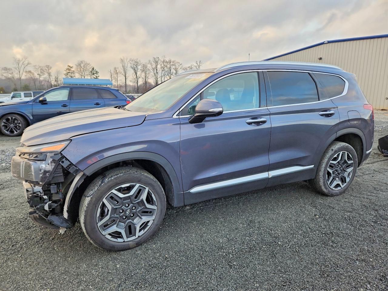 Salvage Hyundai SANTA FE Image