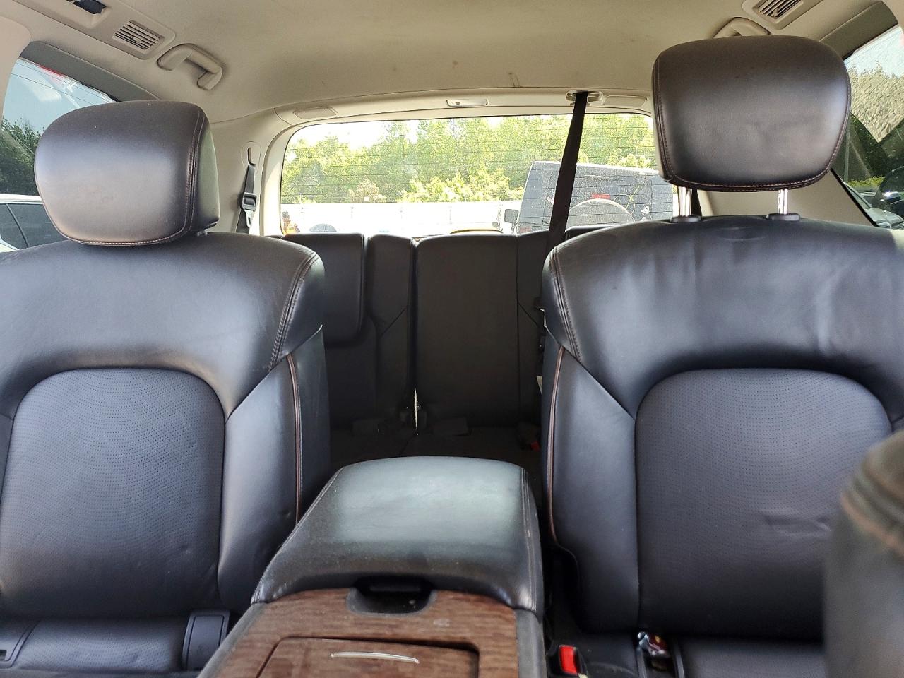 Nissan Armada Sv