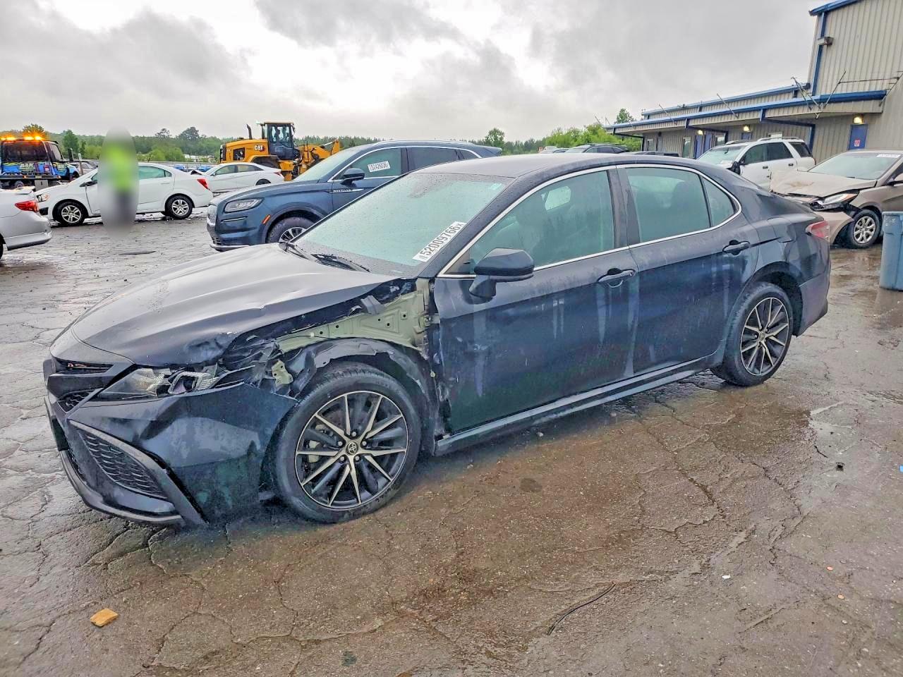 Salvage Toyota Camry Image