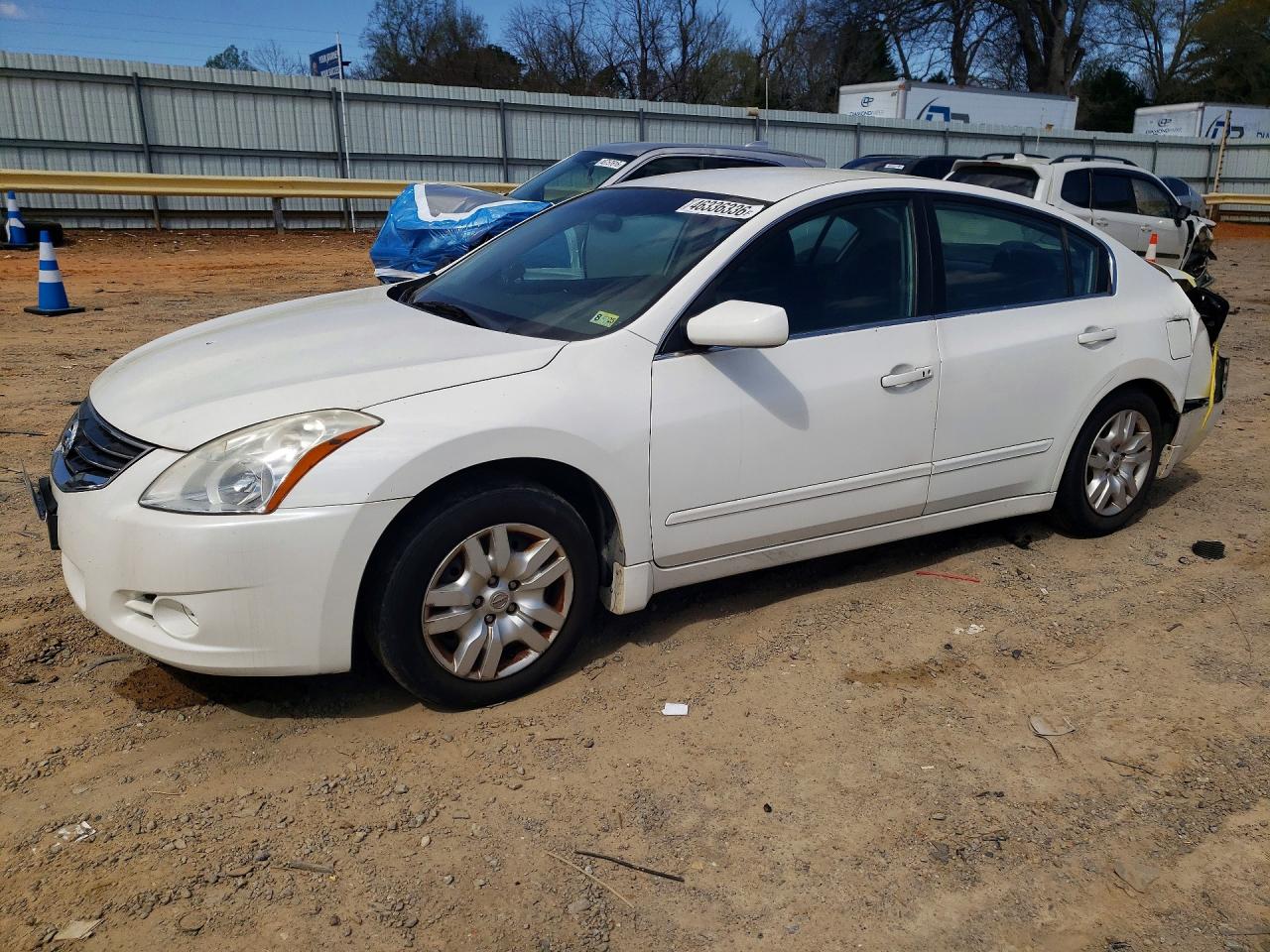 Salvage Nissan Altima Image