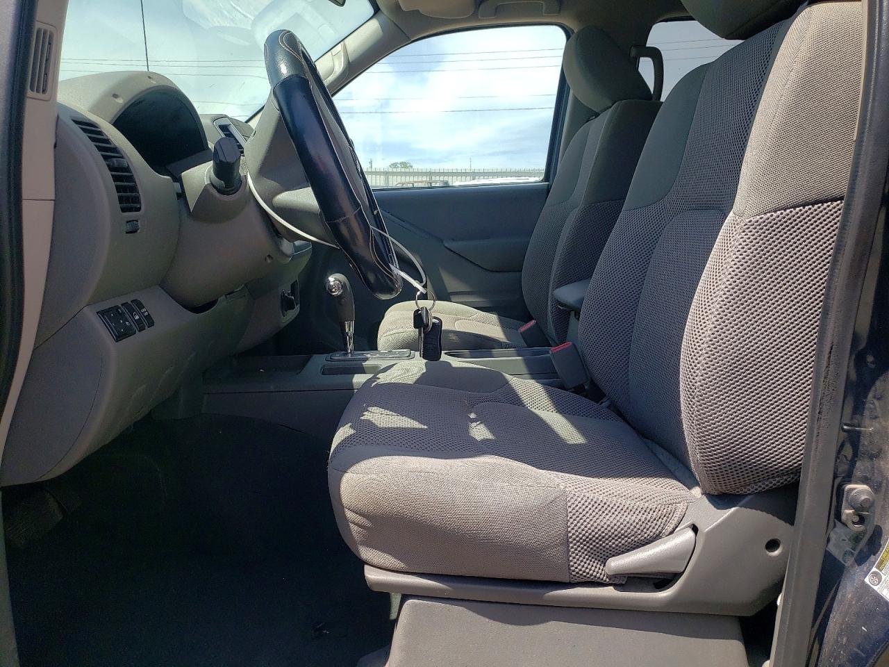 Nissan Frontier Sv