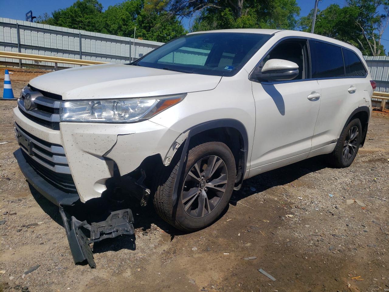 Salvage Toyota Highlander Image