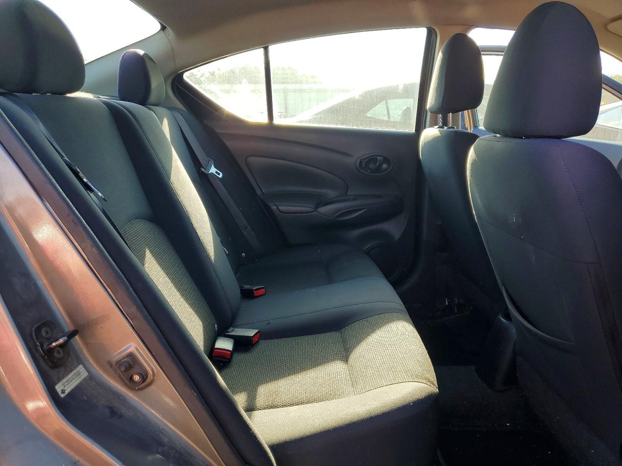 Nissan Versa 1.6 S