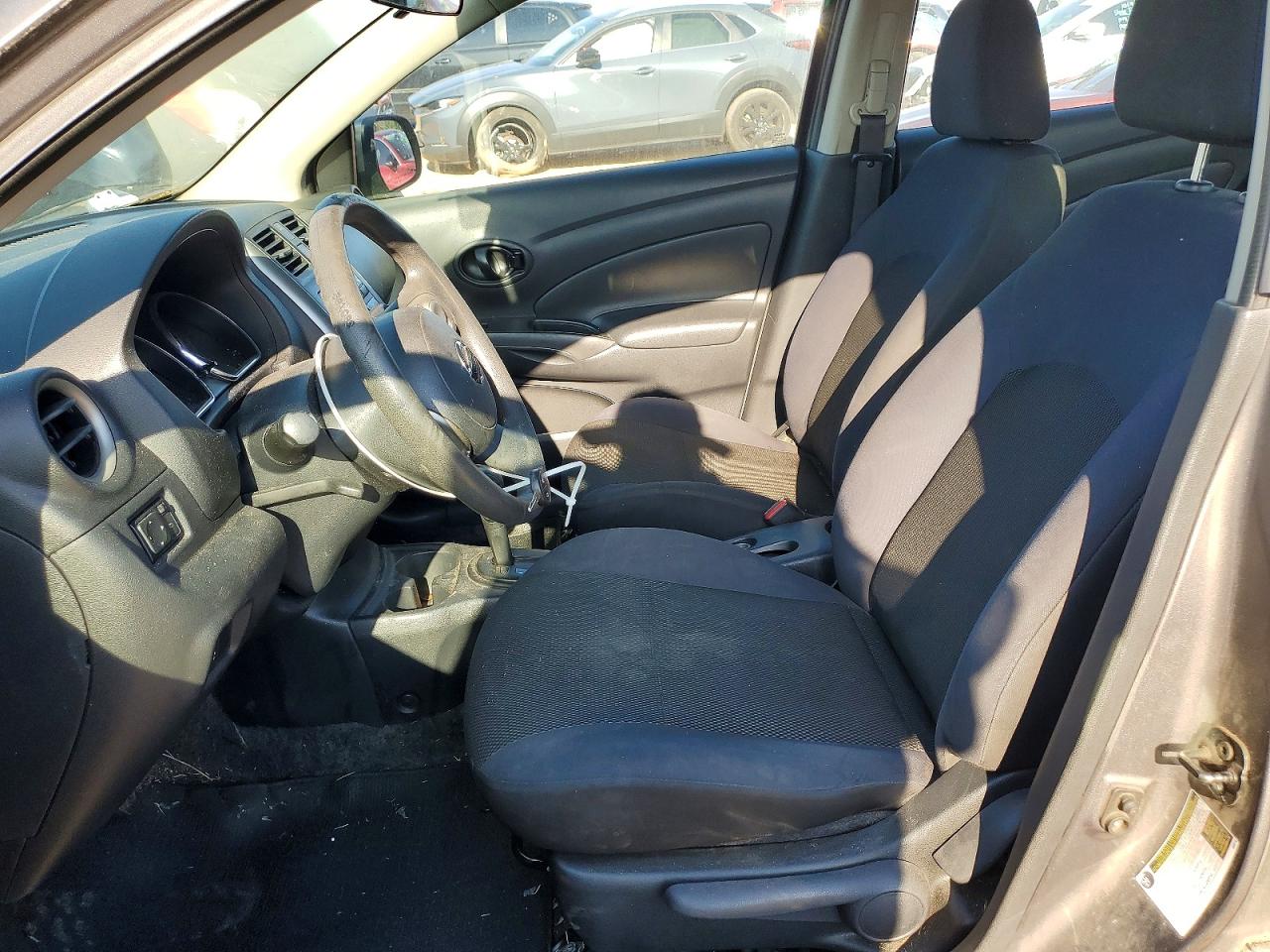 Nissan Versa 1.6 S