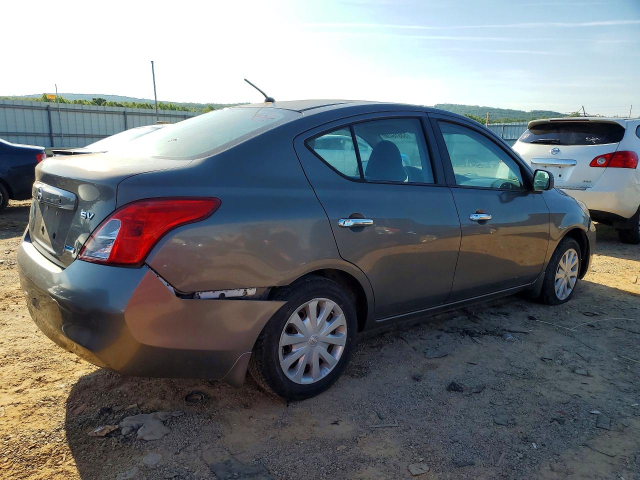 Nissan Versa 1.6 S