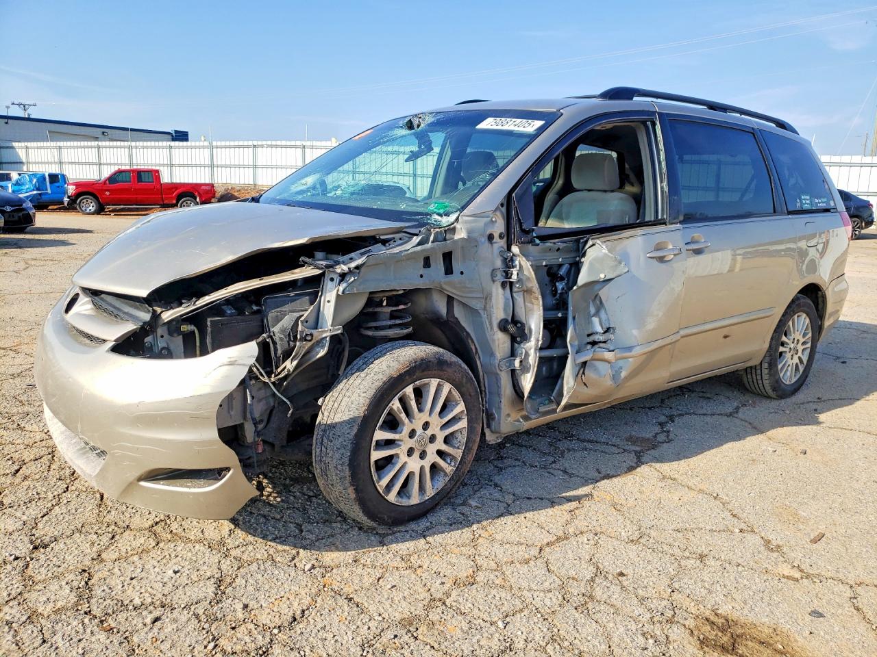 Salvage Toyota Sienna Image