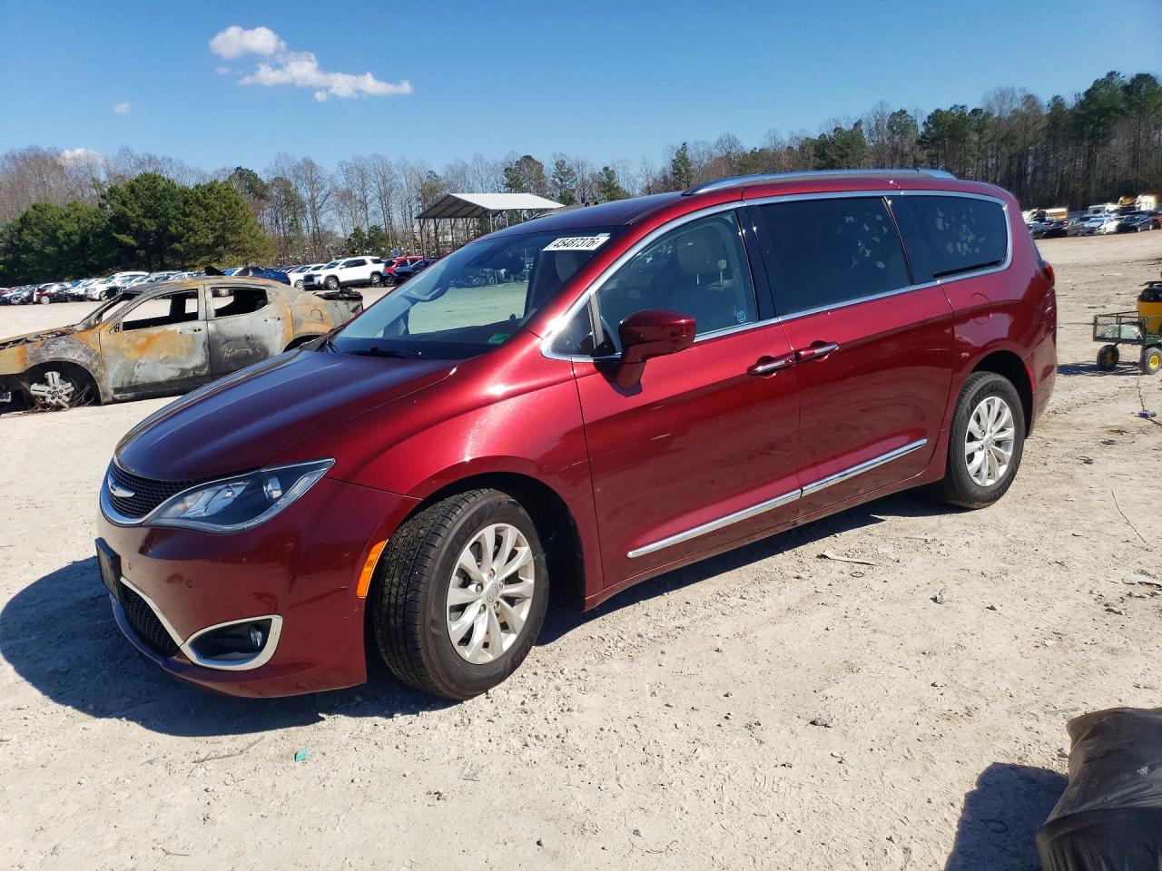 Salvage Chrysler Pacifica Image