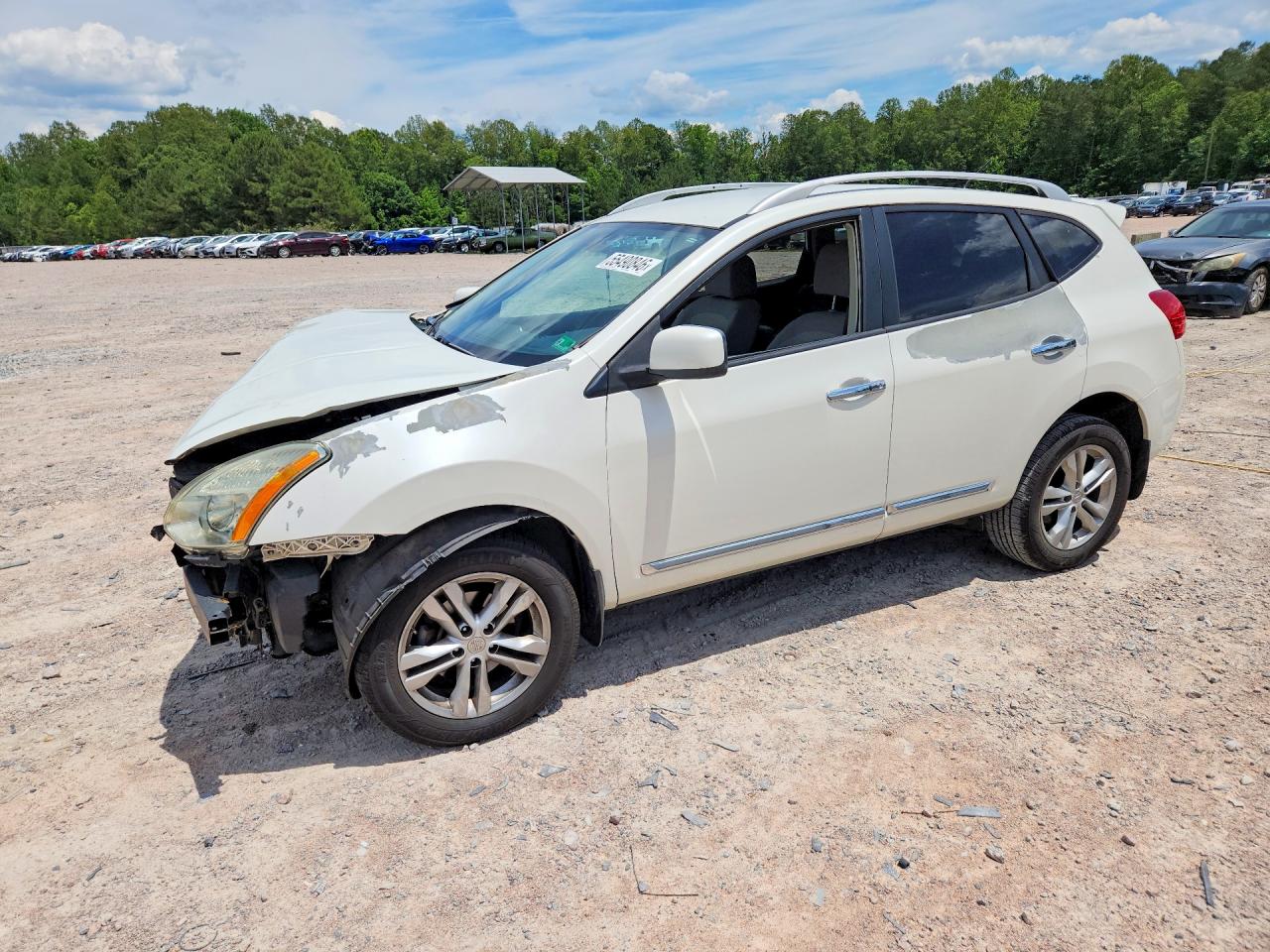 Salvage Nissan Rogue Image