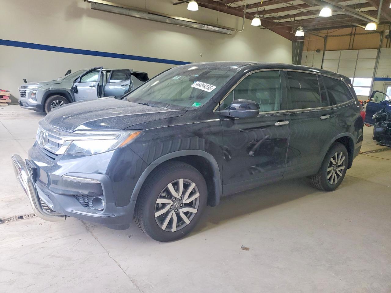 Salvage Honda Pilot Image