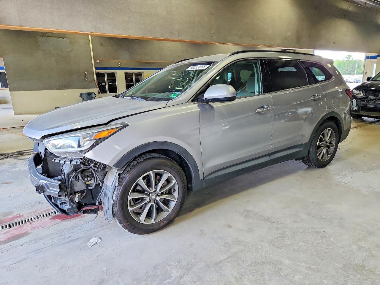 Salvage Hyundai SANTA FE Image