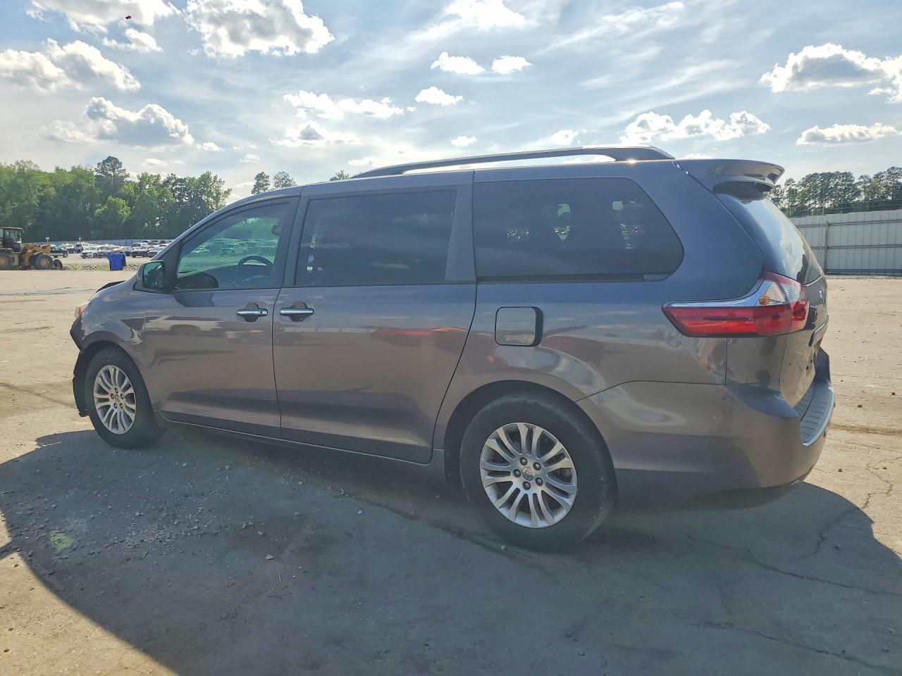 Toyota Sienna Xle 8-passenger