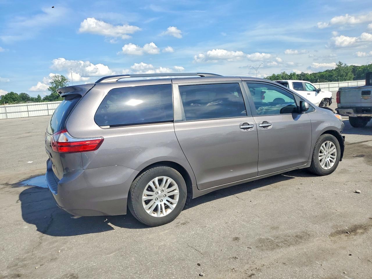 Toyota Sienna Xle 8-passenger