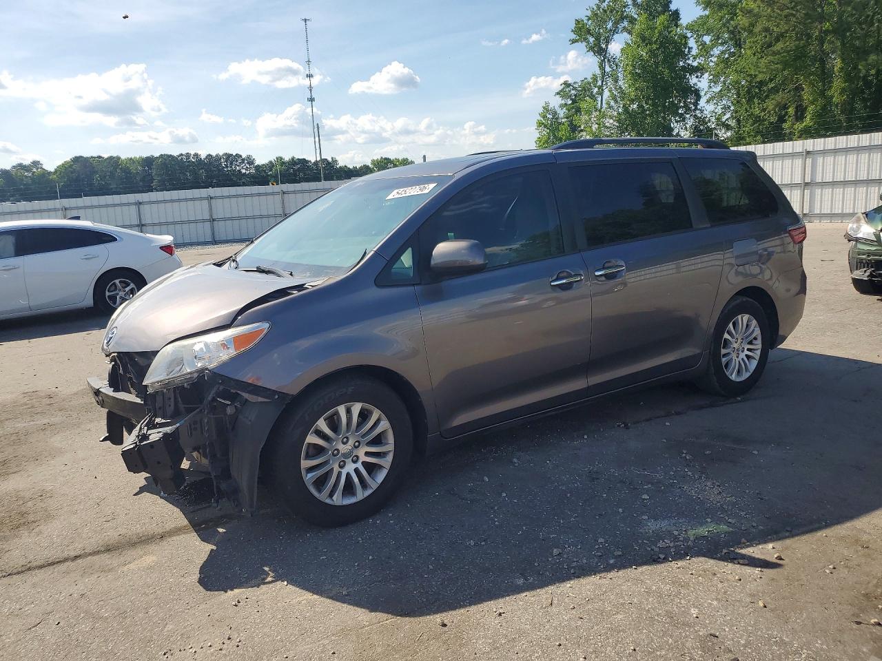 Salvage Toyota Sienna Image