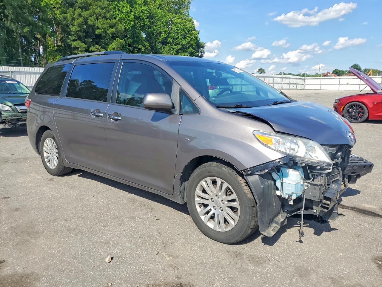 Toyota Sienna Xle 8-passenger