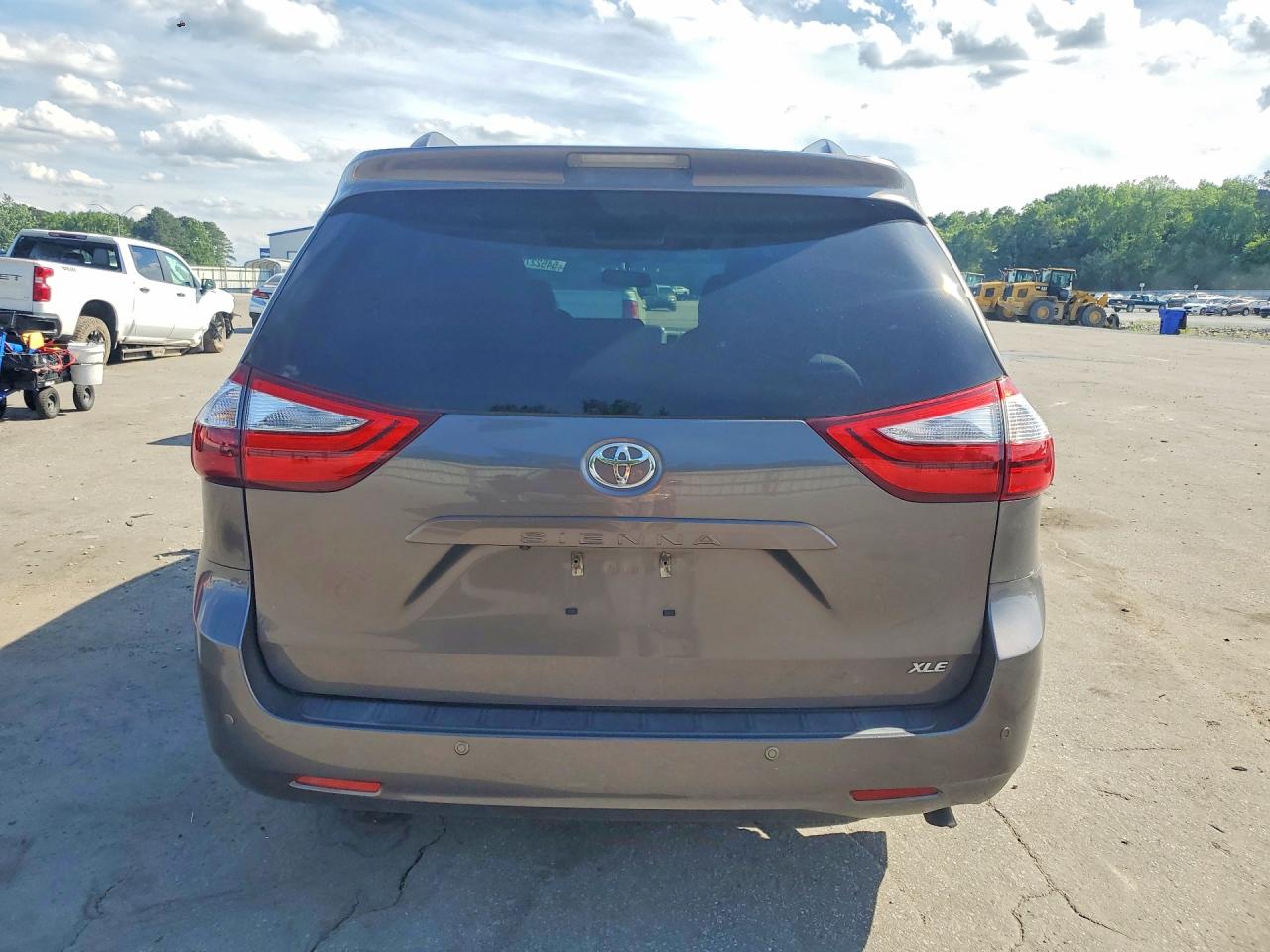 Toyota Sienna Xle 8-passenger