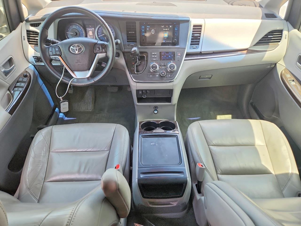 Toyota Sienna Xle 8-passenger