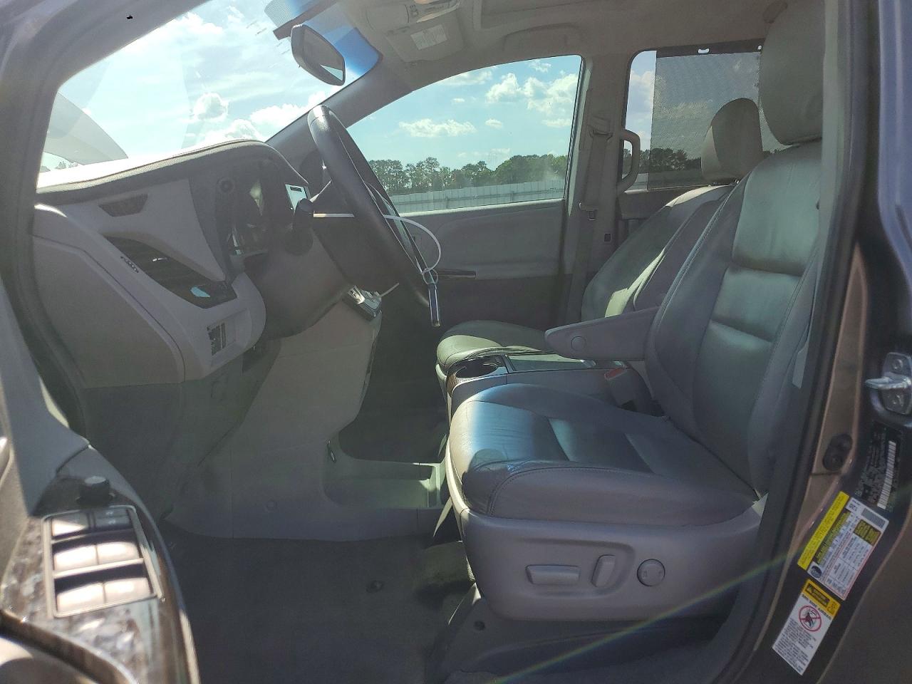 Toyota Sienna Xle 8-passenger
