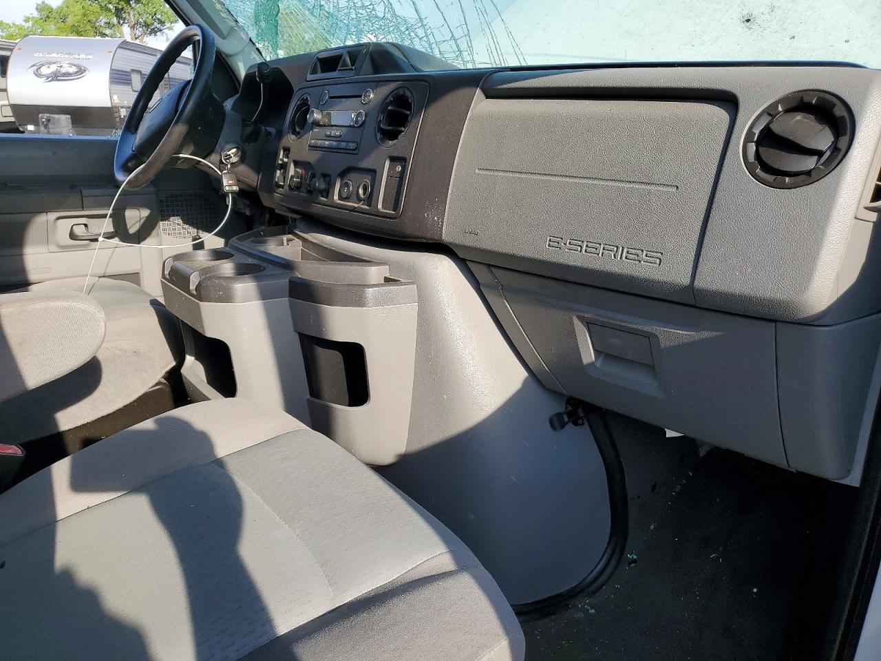 Ford Econoline E350 Super Duty Wagon