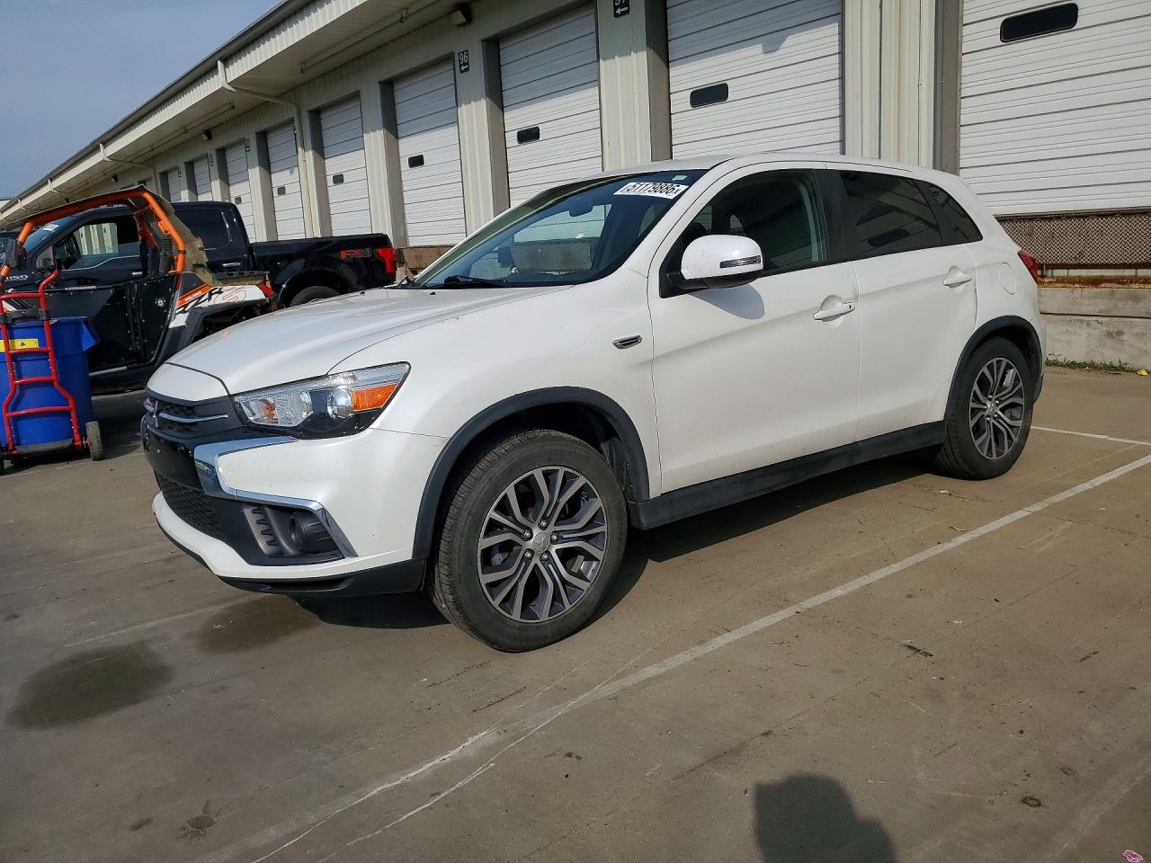 Salvage Mitsubishi Outlander Image