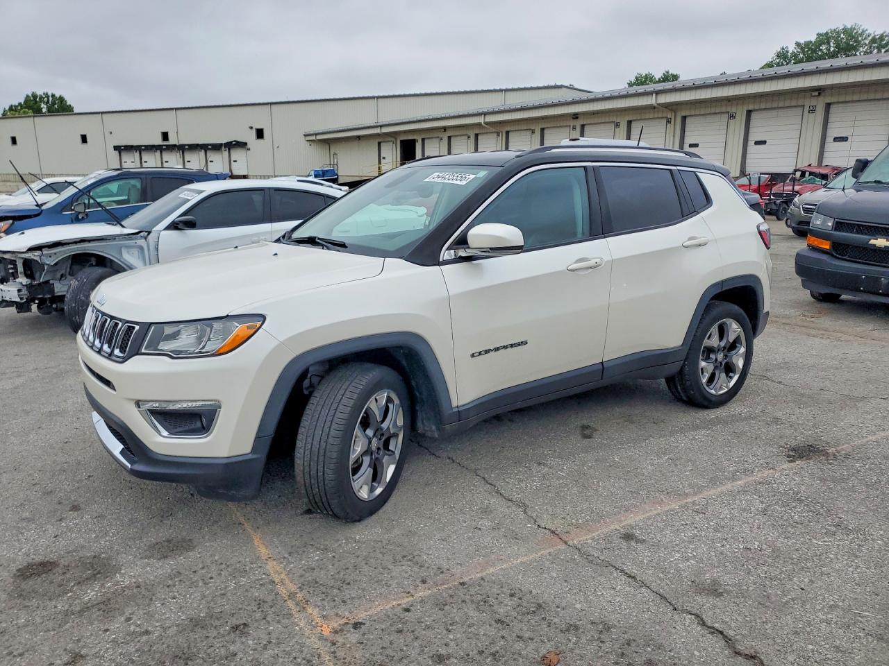 Salvage Jeep Compass Image