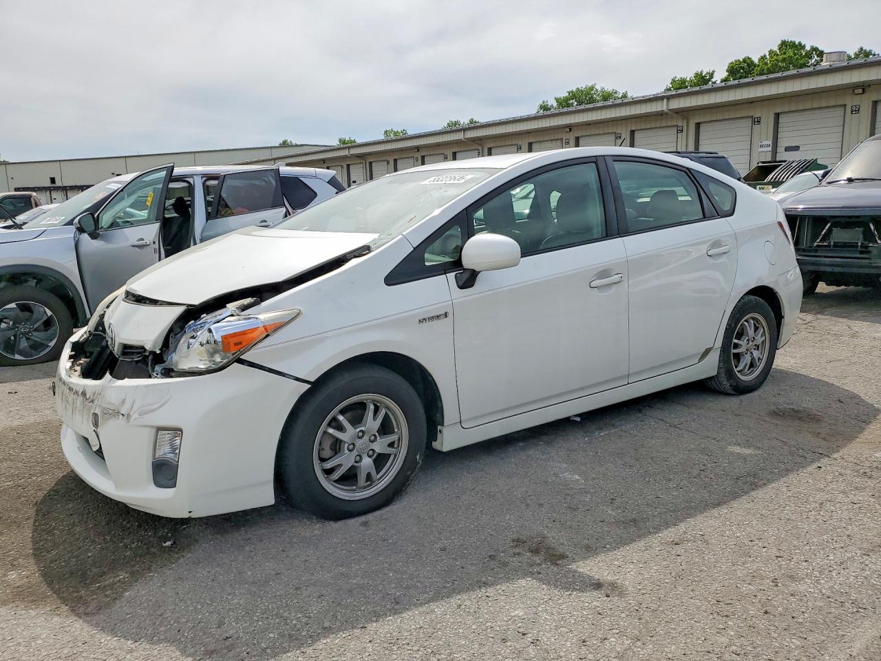 Salvage Toyota Prius Image