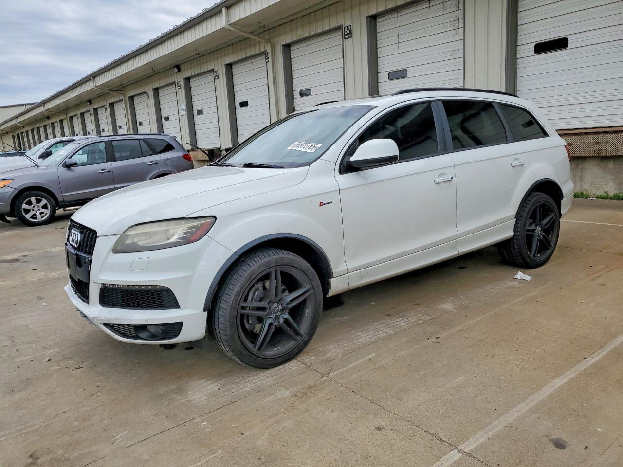 Salvage Audi Q7 Image