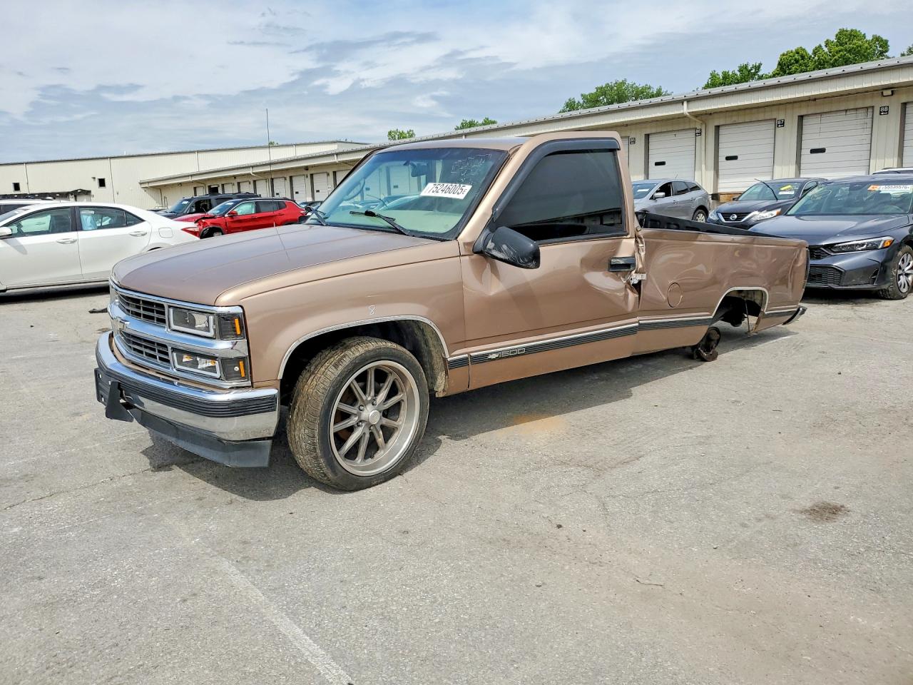Salvage Chevrolet Gmt Image