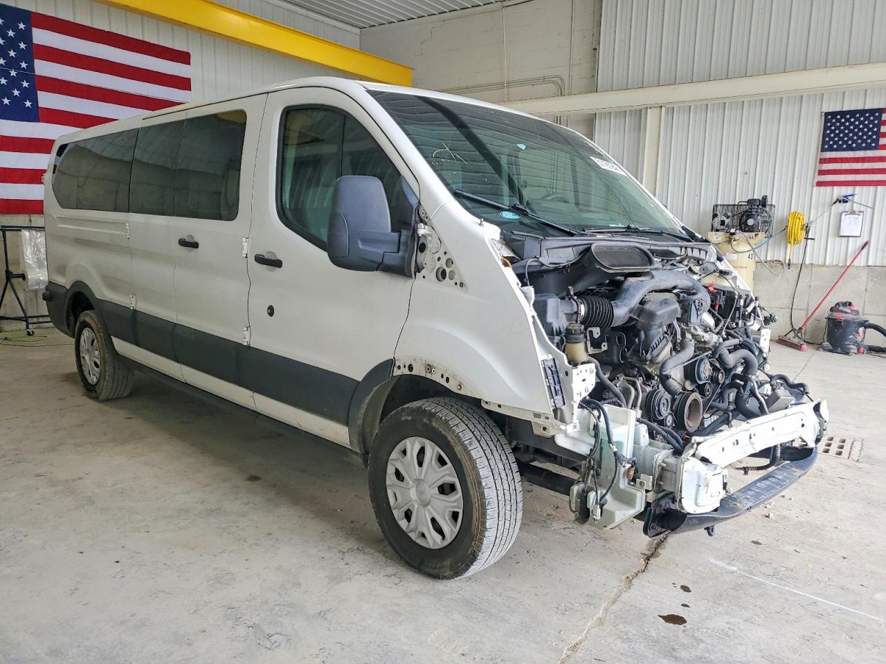 Salvage Ford Transit Image