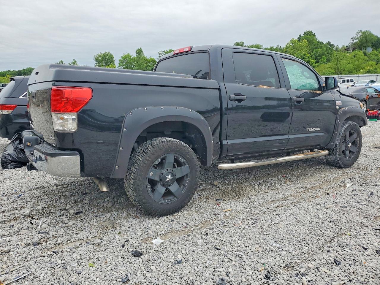 Toyota Tundra Crewmax Sr5