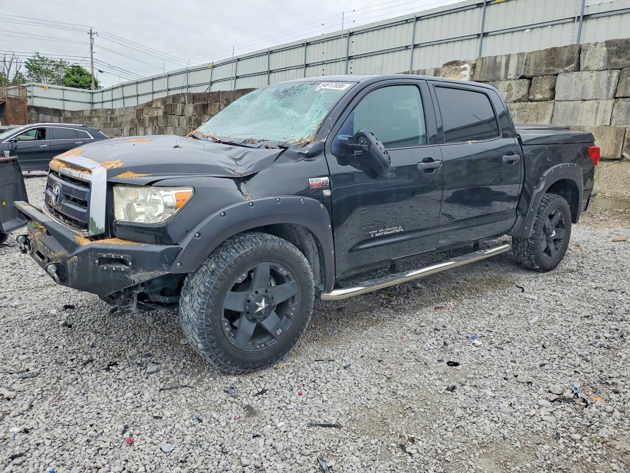 Salvage Toyota Tundra Image