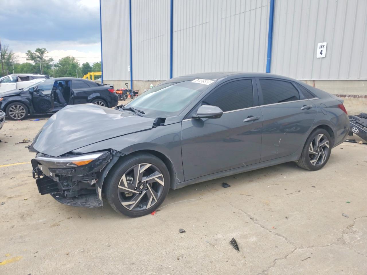 Salvage Hyundai ELANTRA Image