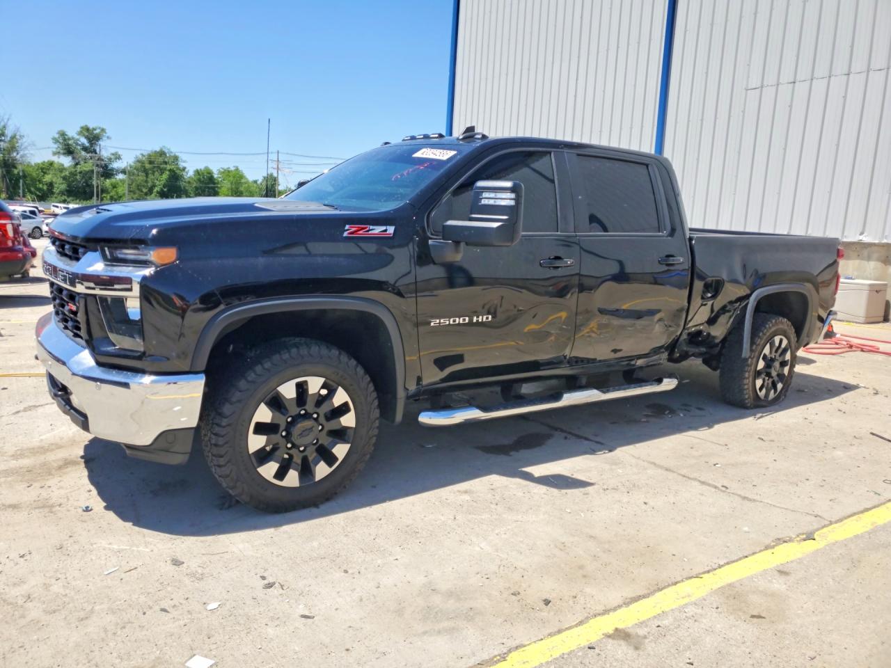Salvage Chevrolet Silverado Image