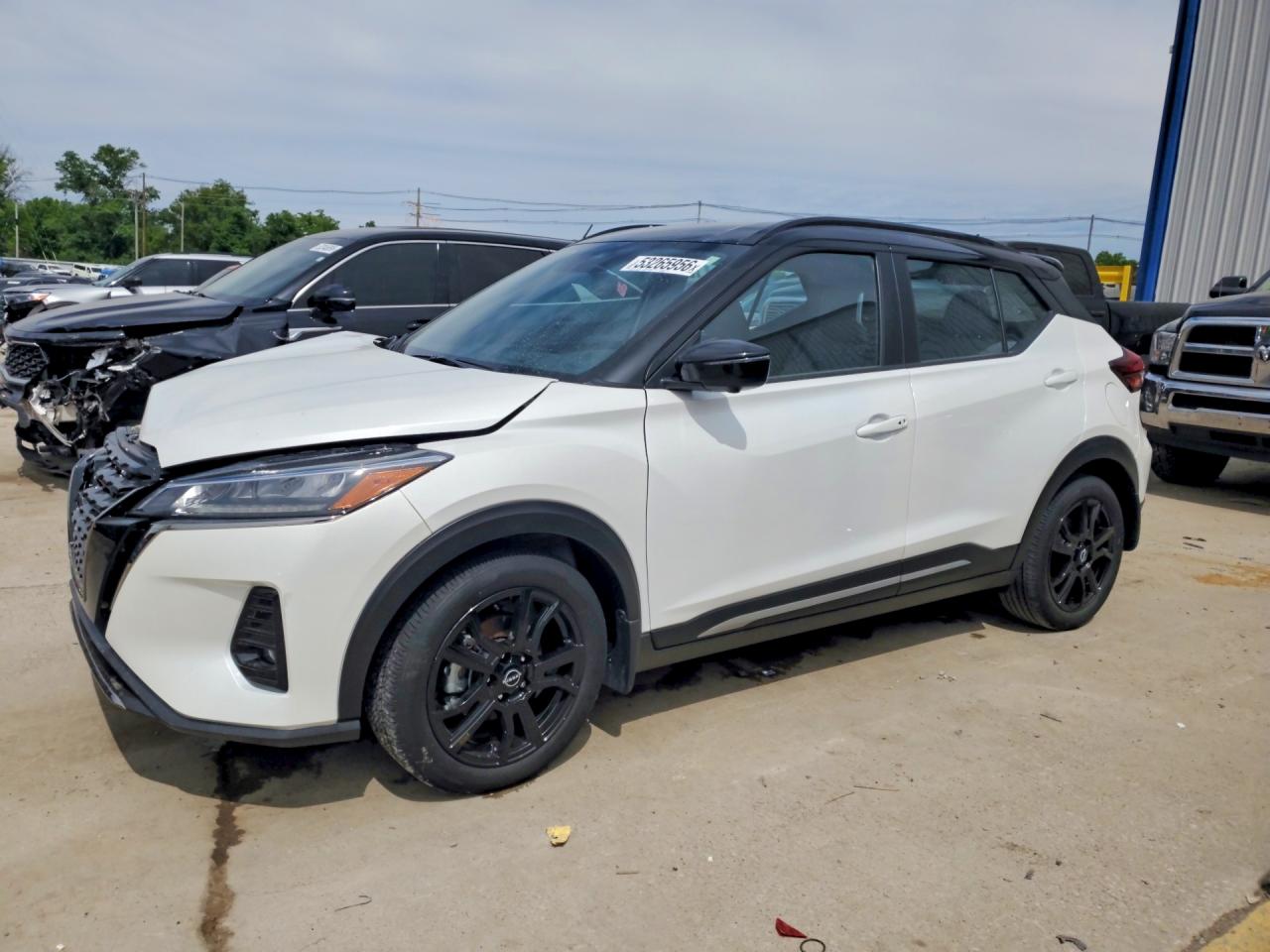 Salvage Nissan Kicks Image