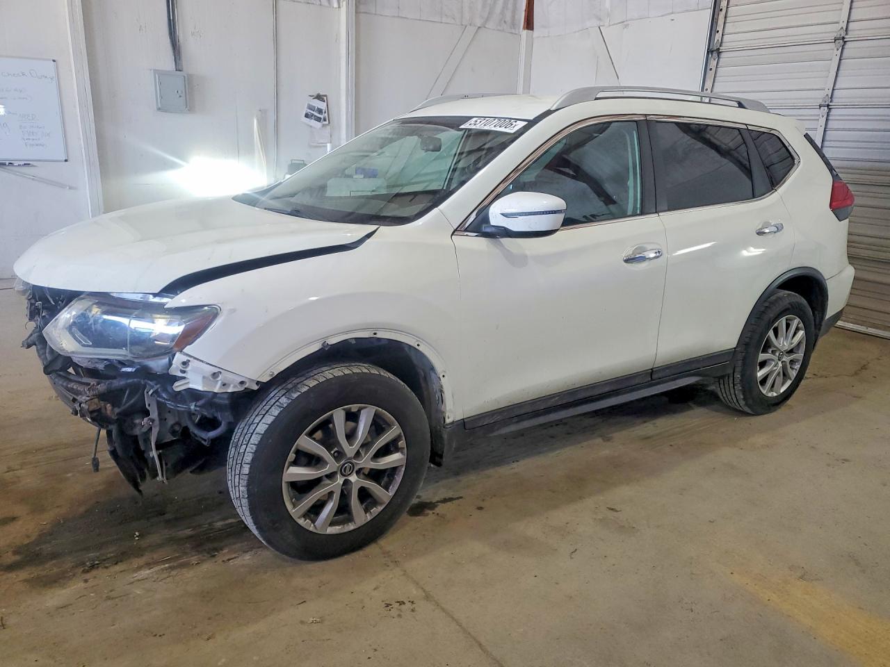 Salvage Nissan Rogue Image