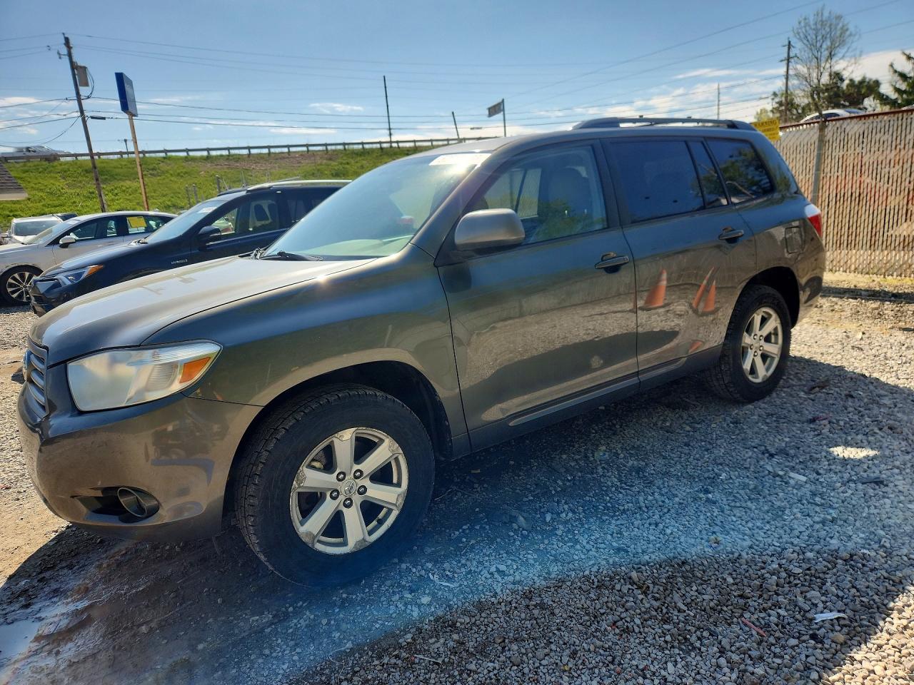 Salvage Toyota Highlander Image